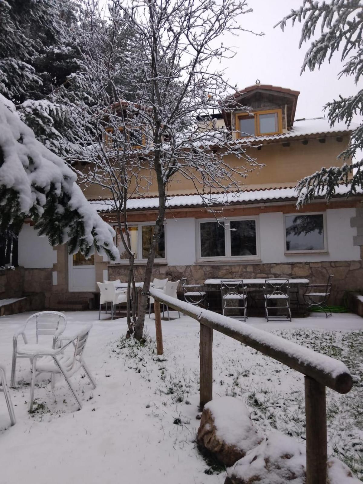 Altogredos Hotel Rural Y Apartamentos Turisticos Hoyos del Espino Exterior photo